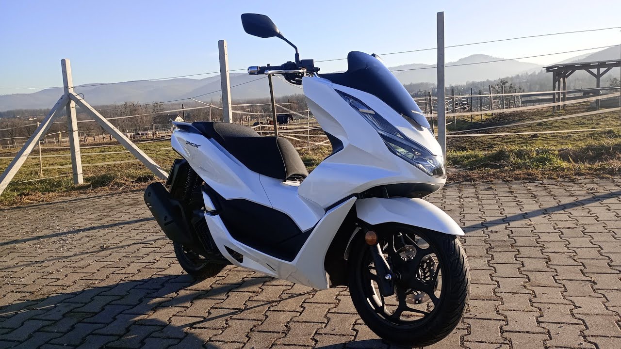 HONDA PCX 125 (2024). Dlaczego nie Yamaha Nmax albo Honda SH? Plus dane techniczne i wyposażenie.