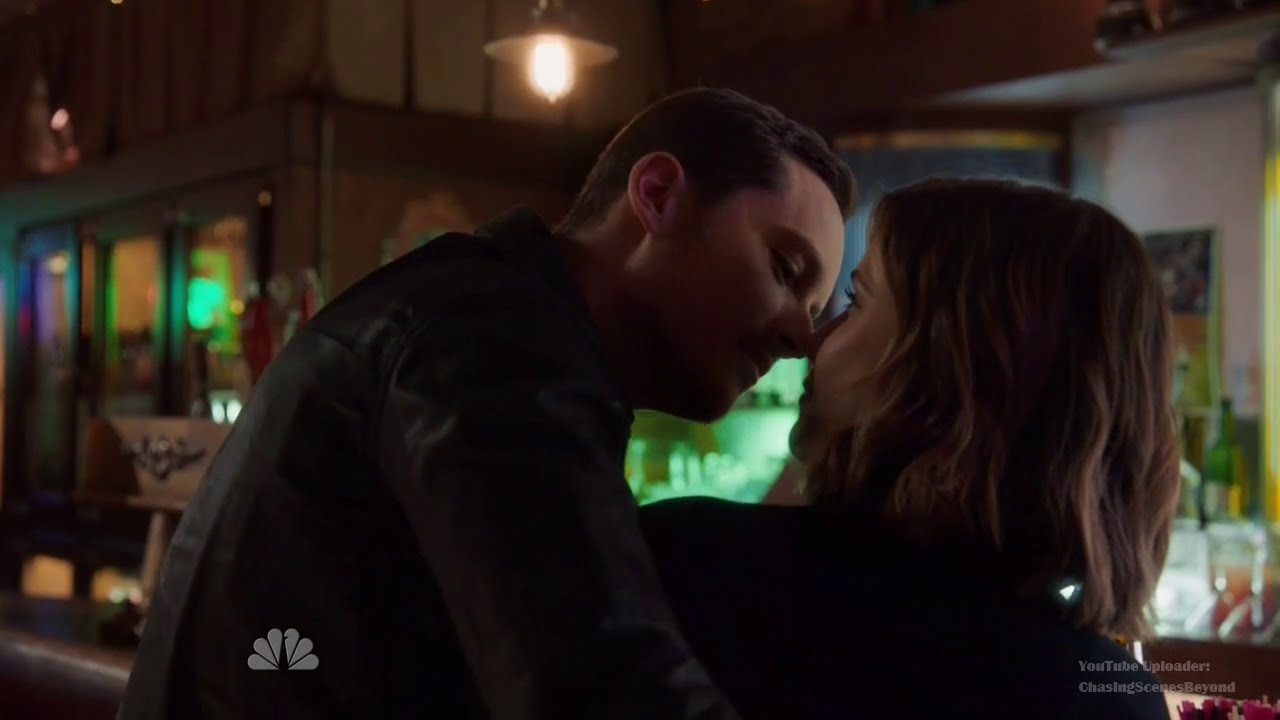 Chicago P.D. 3x06: Jay and Erin #1 #2 (Jay: Why are we still trying to hide it?)