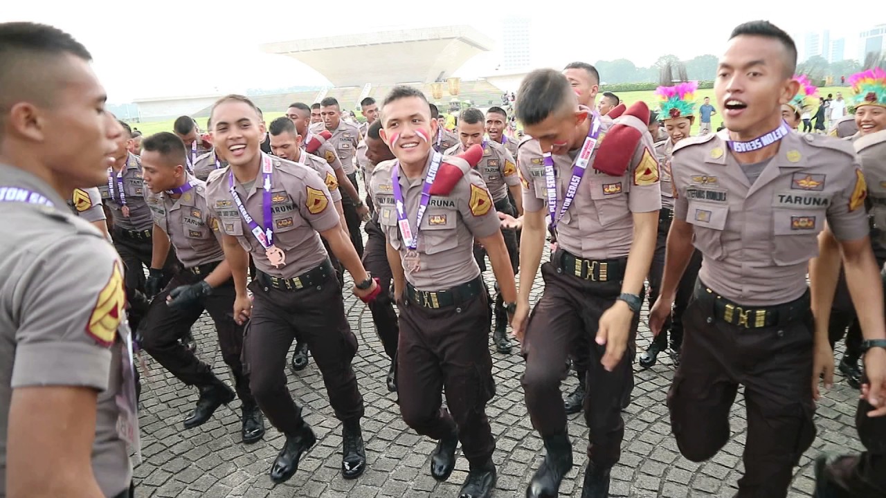 YEL YEL .taruna akpol den 50 memeriahkan run bhyangkara di monas