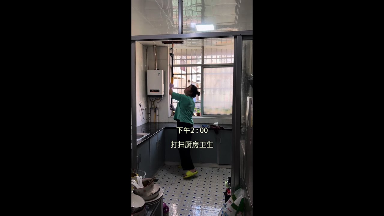花了2个小时把厨房大扫除了一遍，在配上这首不养闲人的音乐，又是被治愈的一天#记录真实生活 #我的抖音生活日记 #打扫卫生 #厨房清洁 #收拾干净了心情也跟着好起来