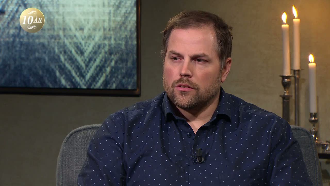 Gatuhunden Arthur förändrade Mikaels liv - Malou Efter tio (TV4)