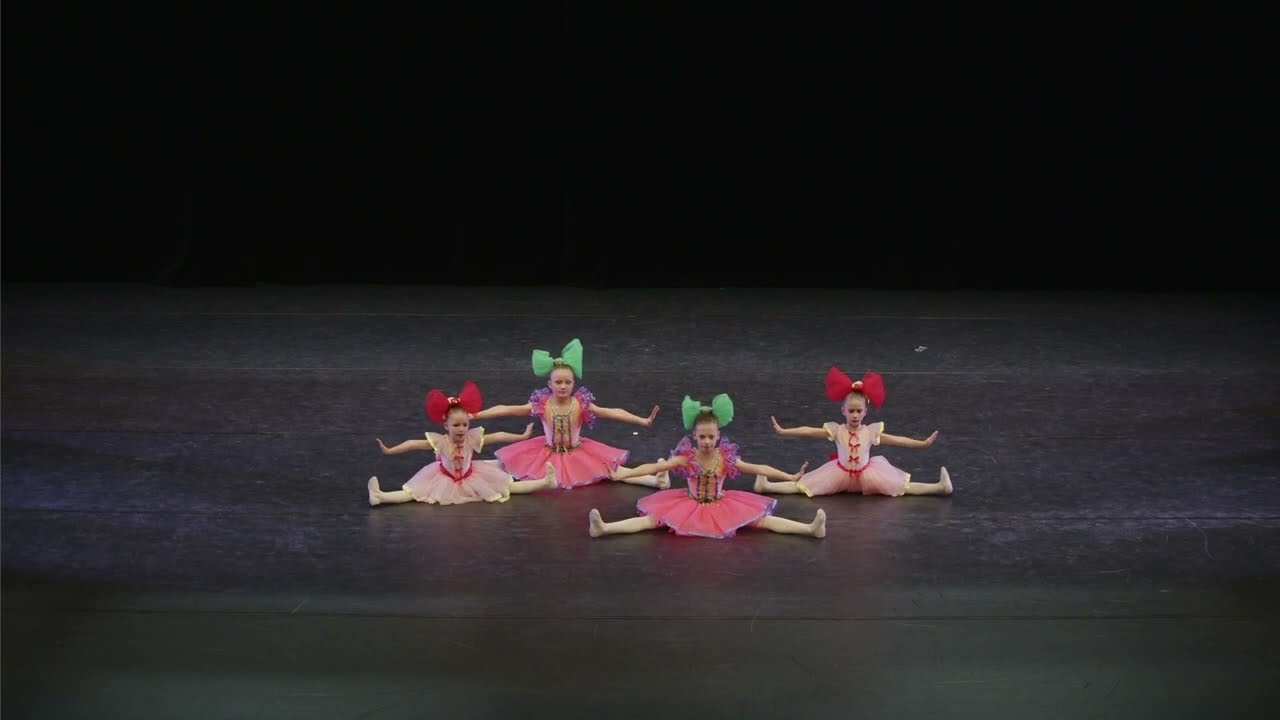 Lustige Puppen AStyle Artzentrum in Gengenbach Kinder Tanz bei Deutsche Ballettwettbewerbe 2023