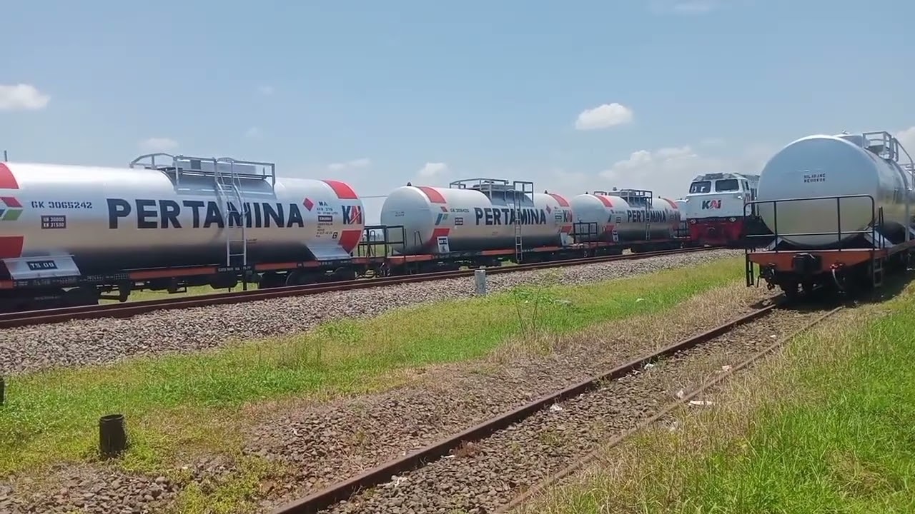 Hunting Kereta Tambahan di Stasiun Maos