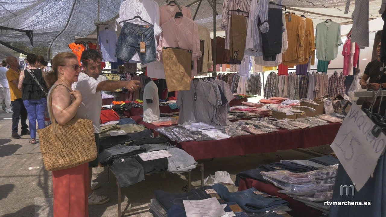 El mercadillo del jueves en Marchena, a la espera de su traslado al recinto ferial