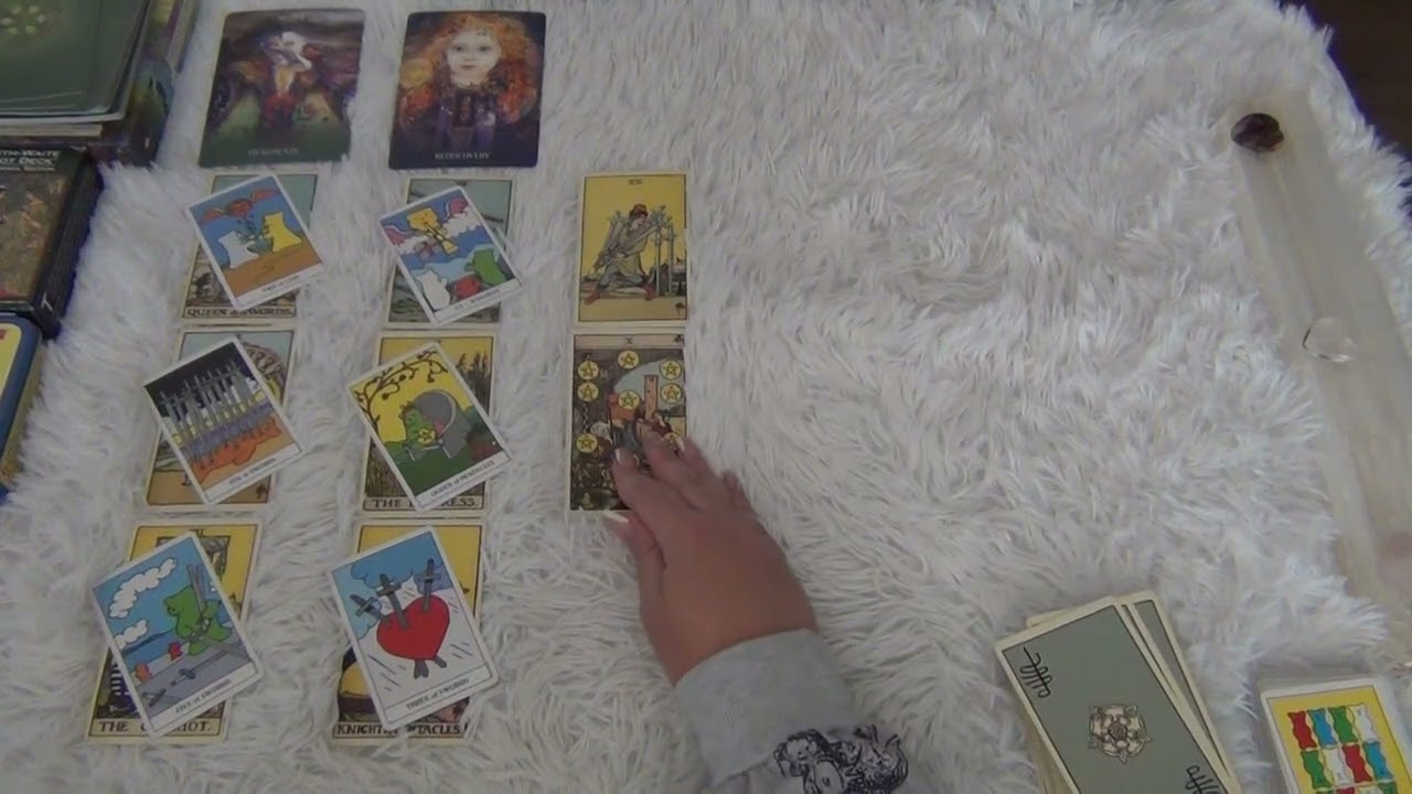 Keep Your Eye on the Prize! - Aries Mid-August 2022 Tarot Reading