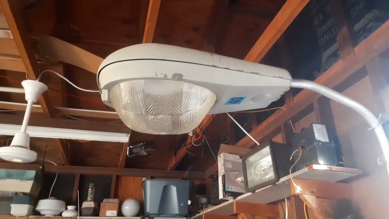 American Electric Model 125 400w mercury vapor cobra head street light.
