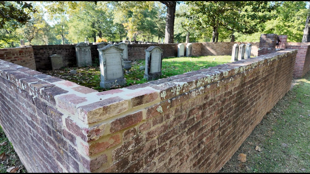Walking Around the City Cemetery in Corinth, Mississippi | Walking Old Graveyards