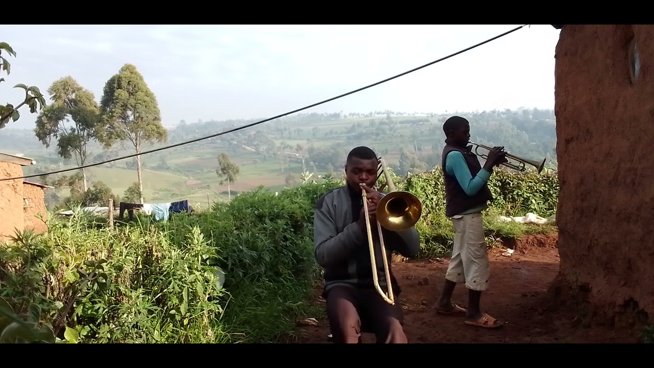 kunywa maji.