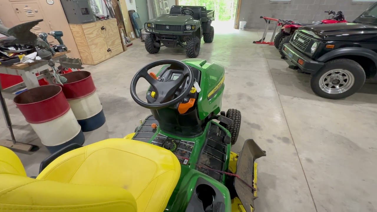 Первая поездка на газонном тракторе John Deere X580