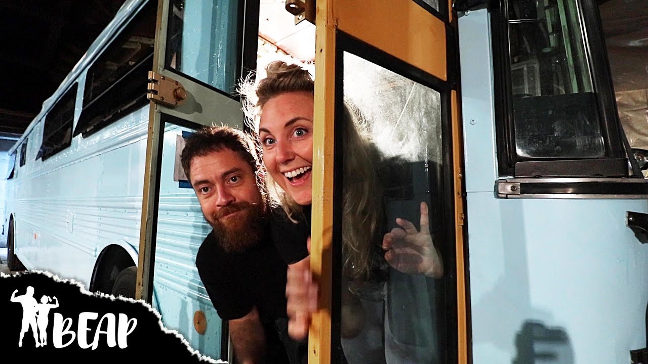 Переделка двойных дверей автобуса в одинарную дверь, похожую на дверь хранилища - Часть 1 | Перео...