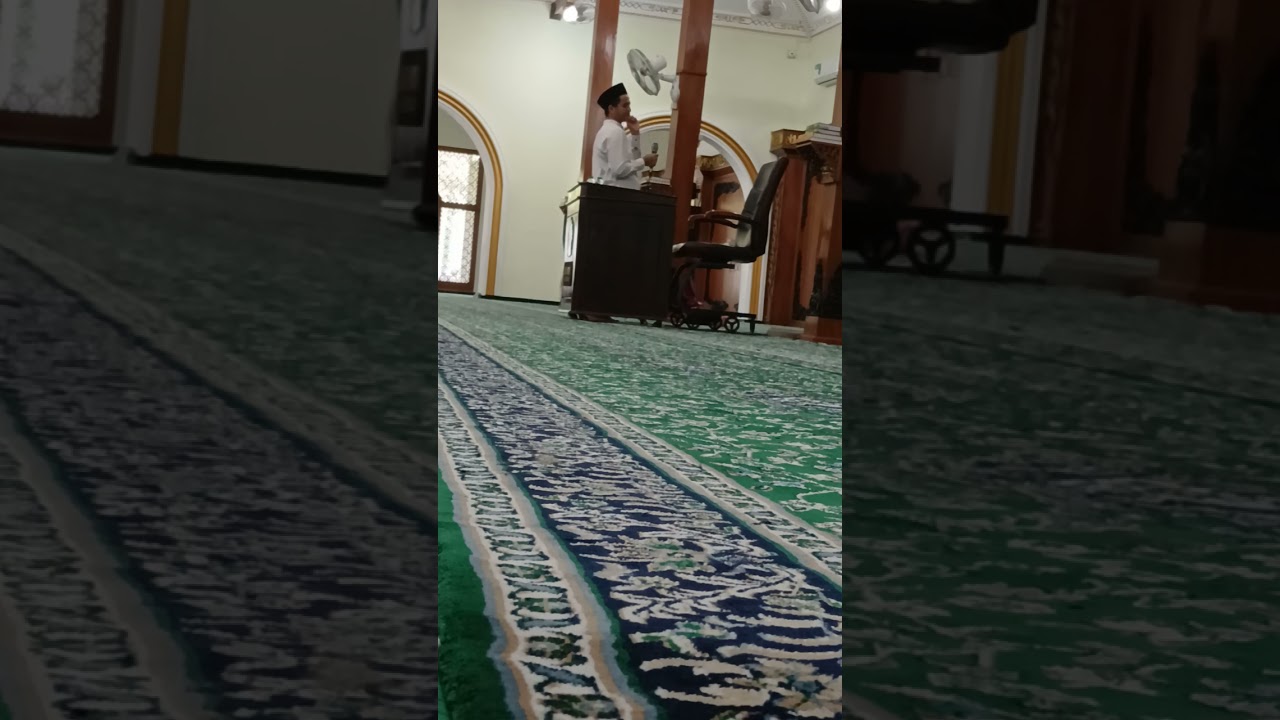 Adzan merdu dimasjid agung 