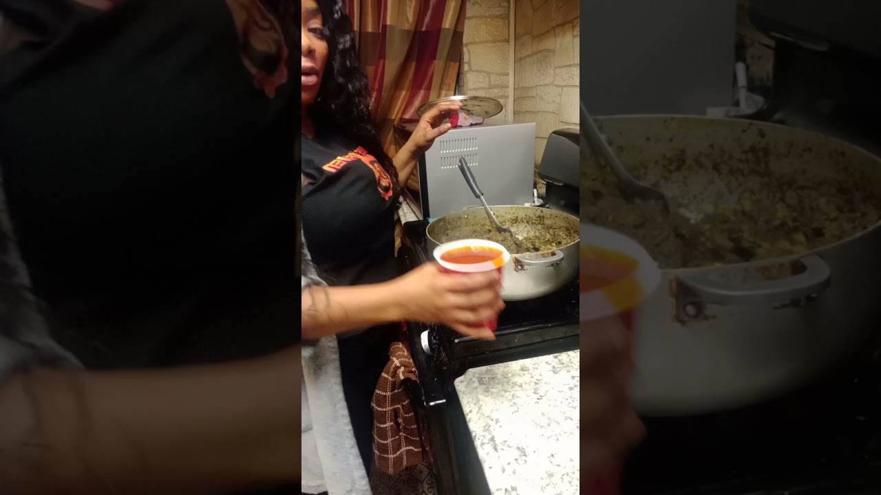 Cooking cassava leaf red palm o&iacute;l.