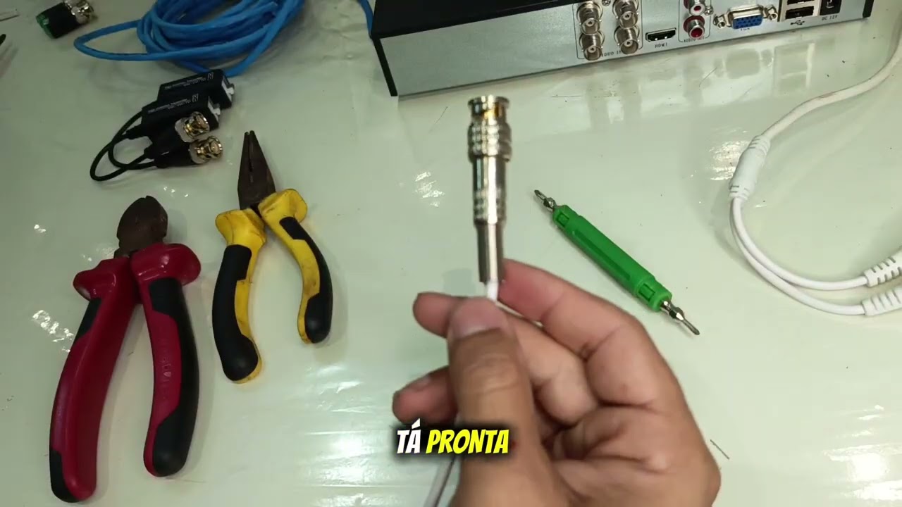 APRENDA a fazer uma conexão entre CÂMERA e DVR com CONECTOR BNC MOLA.