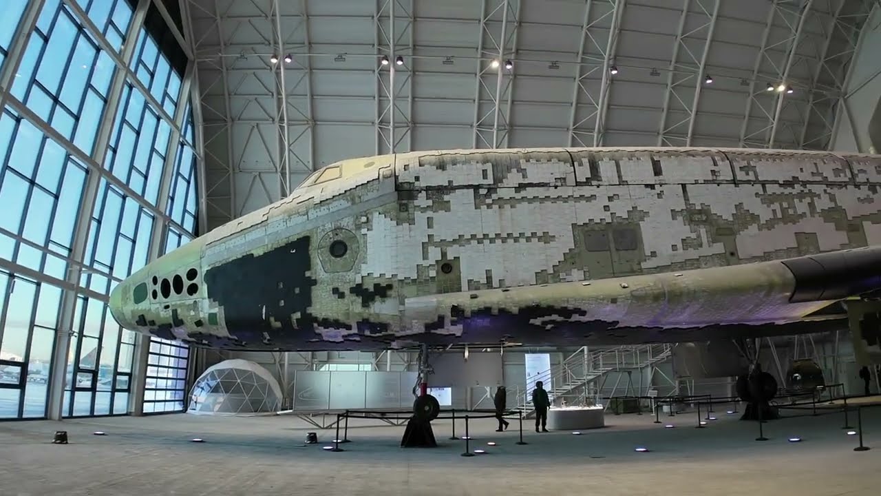 Музей военной техники УГМК. Космический корабль Буран, карьерный самосвал Белаз.