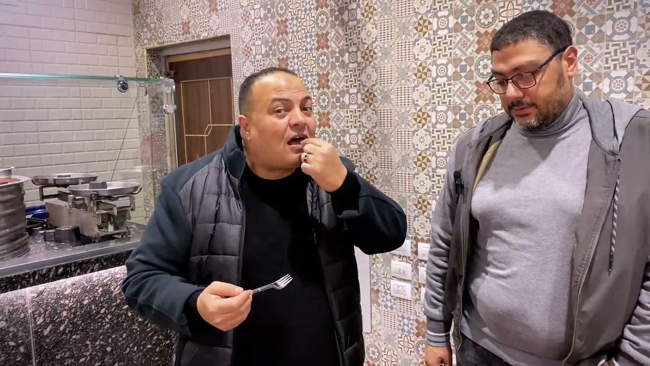 حلواني السعاده في شارع محمد علي حاجه كده من التراث وعمر طويل ف الحلاويات
