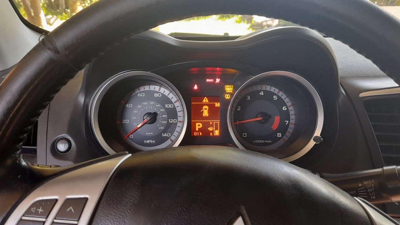 MI LANCER SE LE PRENDIO LA LUZ DE SERVICIO ENGINE