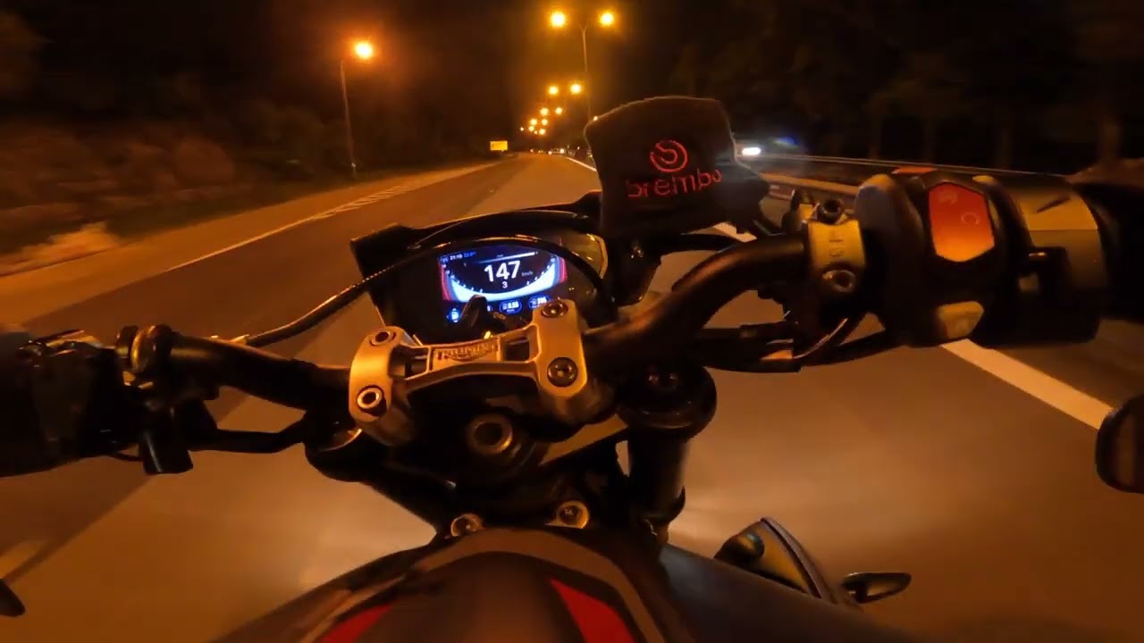 Triumph Street Triple 765rs Santai Night Ride