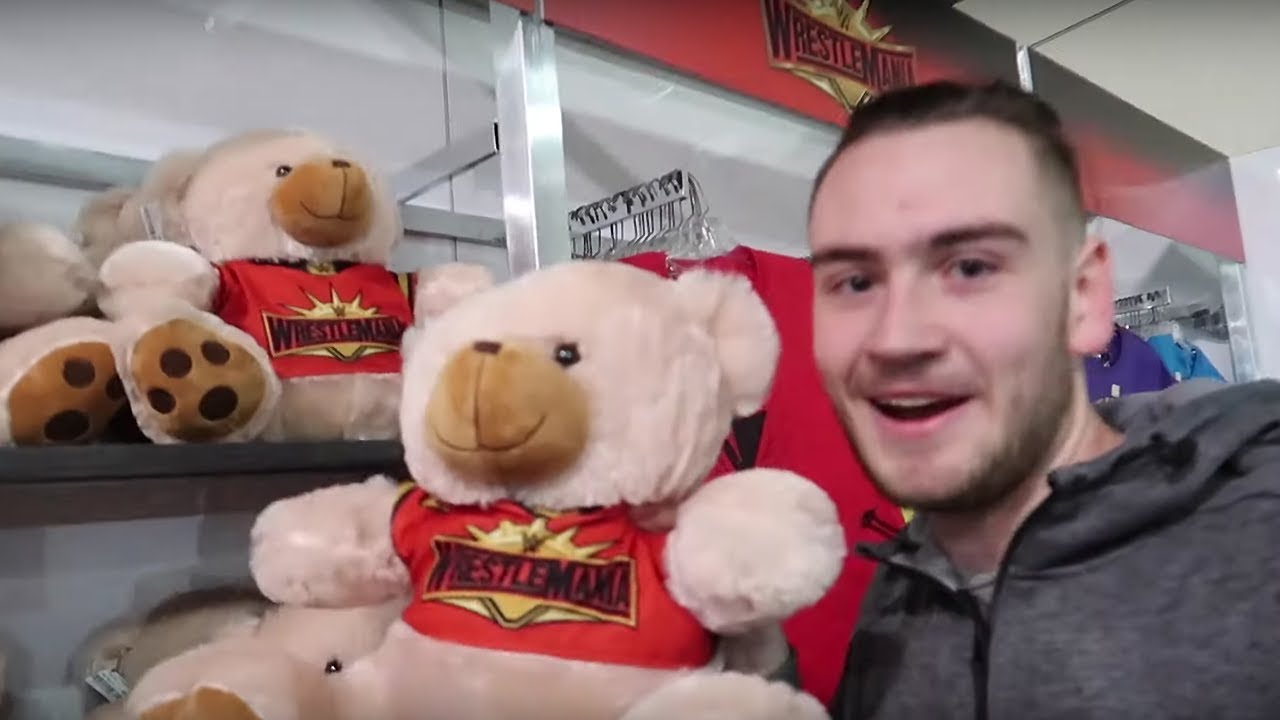 Visiting The WWE WrestleMania 35 Superstore!! | Brandon Hodge Vlog #81