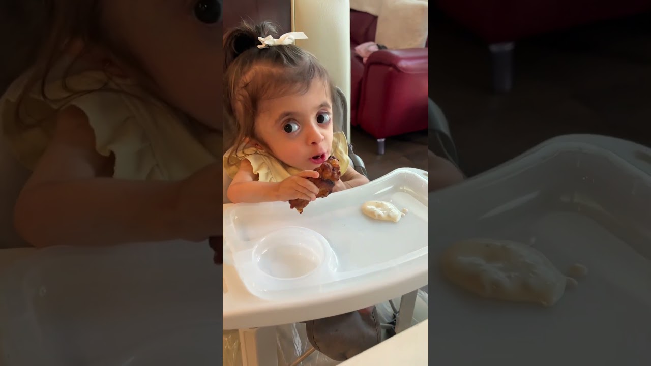 My little foodies feasting on chicken wings 😋🍗