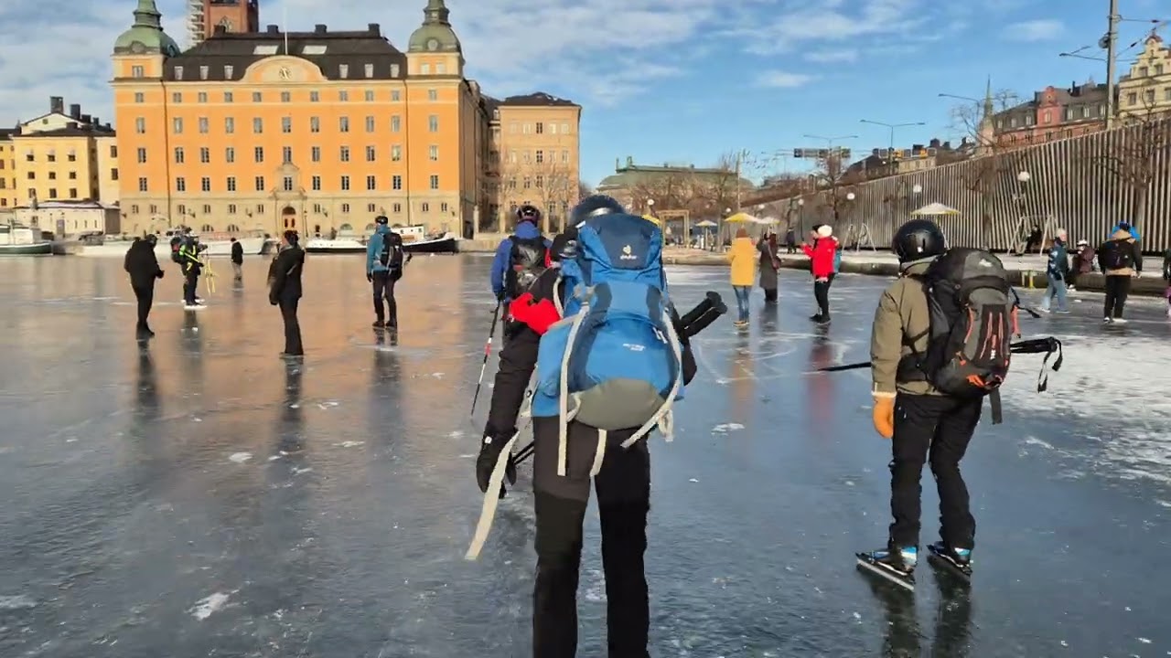 Midden in Stockholm op zwart ijs