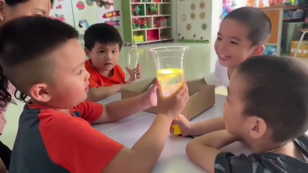 Hoạt động Thí nghiệm Vui – Đom đóm dưới nước - Lớp Lá 2