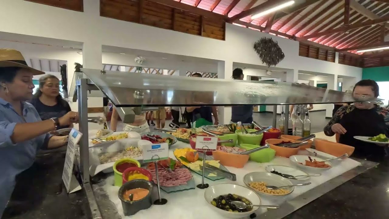 almuerzo y cena en el buffet del Isle&ntilde;o