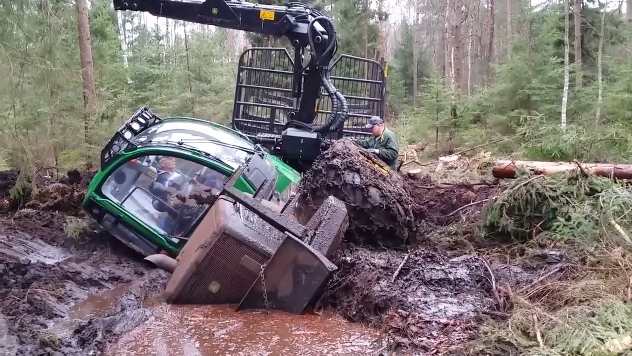 The forest monster almost flipped over, the tractor got stuck in the mud