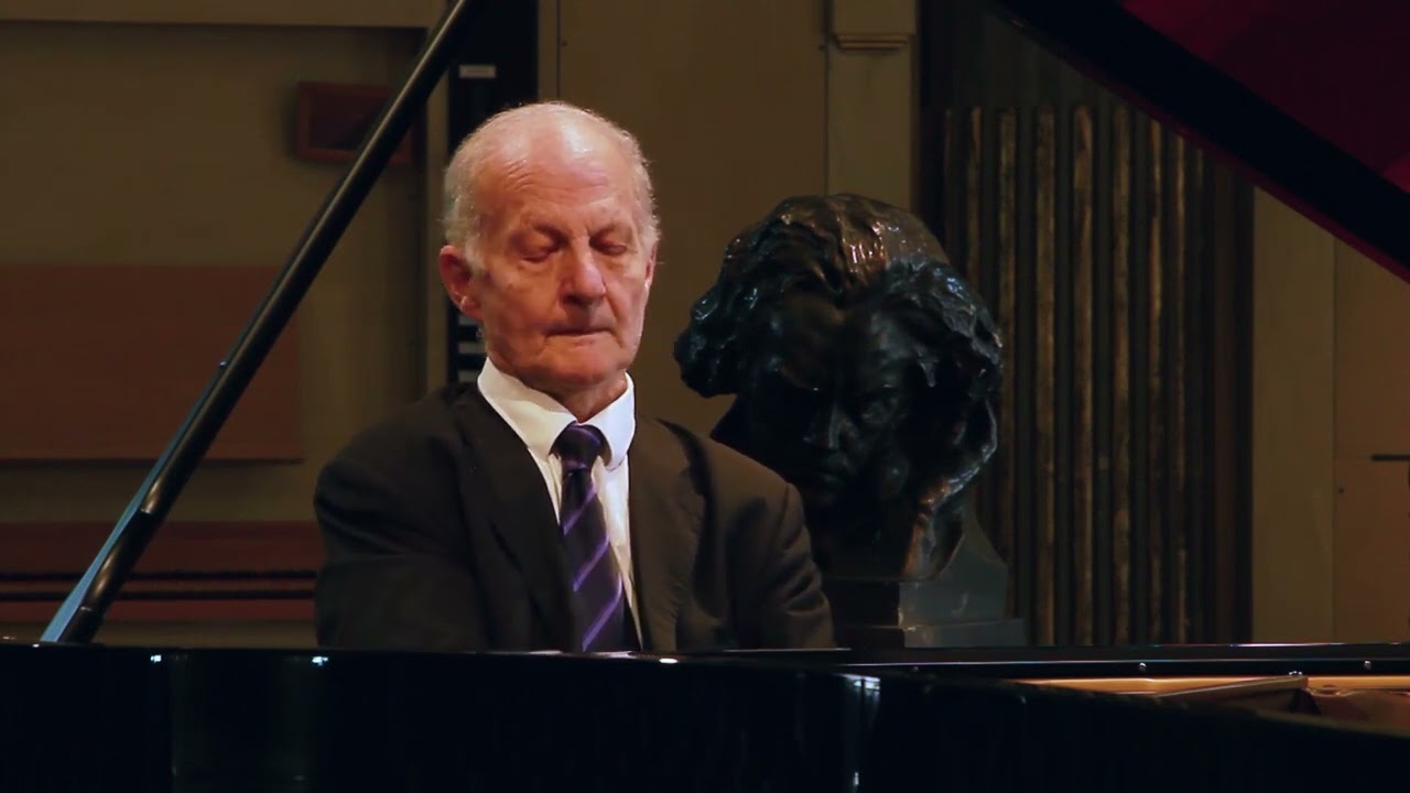Il Maestro Giorgio Agazzi esegue LUDWIG VAN BEETHOVEN - SONATA OP 111 in DO