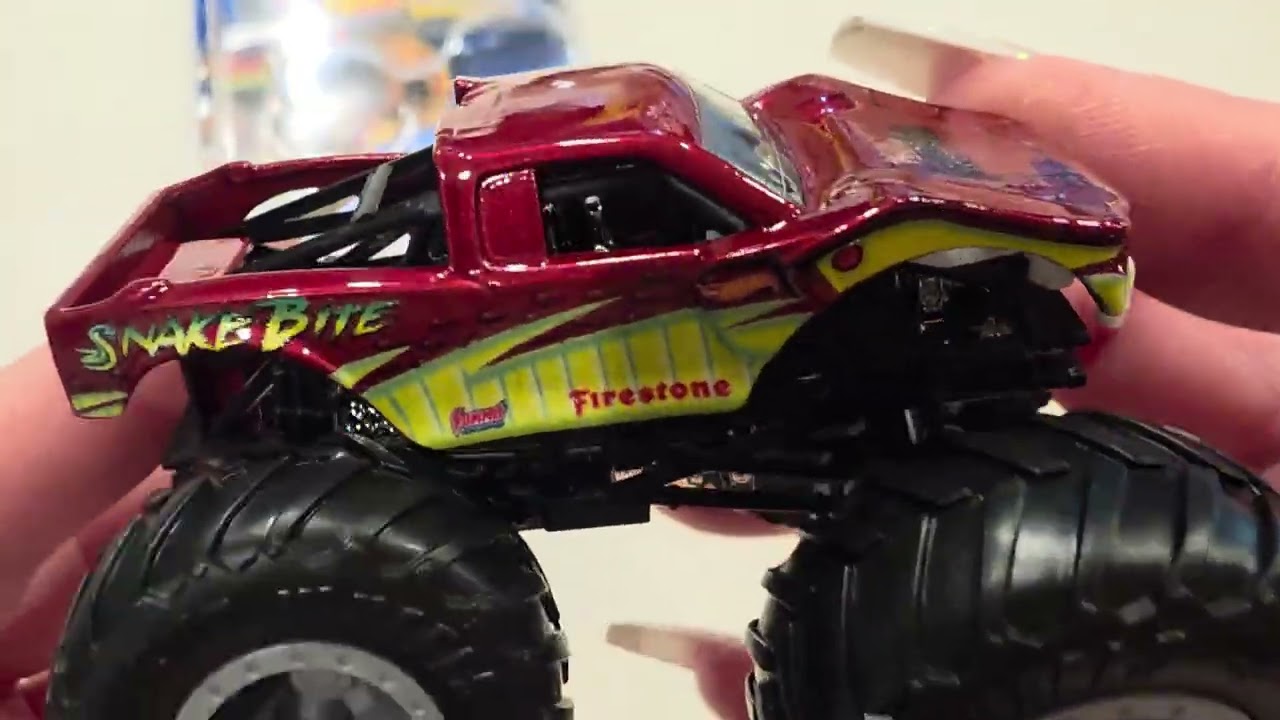 Распаковка и демонстрация фигурки Hot Wheels Monster Trucks Snake Bite Pickup Truck!