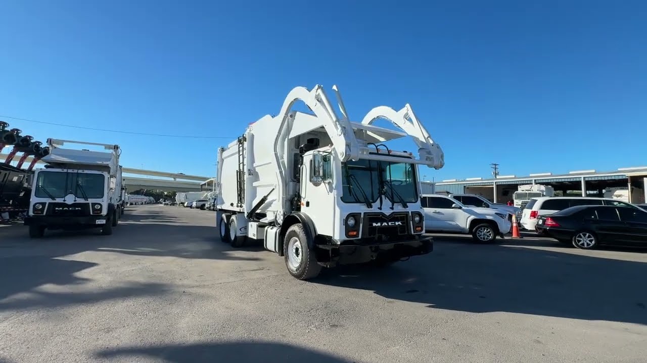 2016 Mack MRU613 36 yard McNeilus Front Loader Garbage Truck - 110244