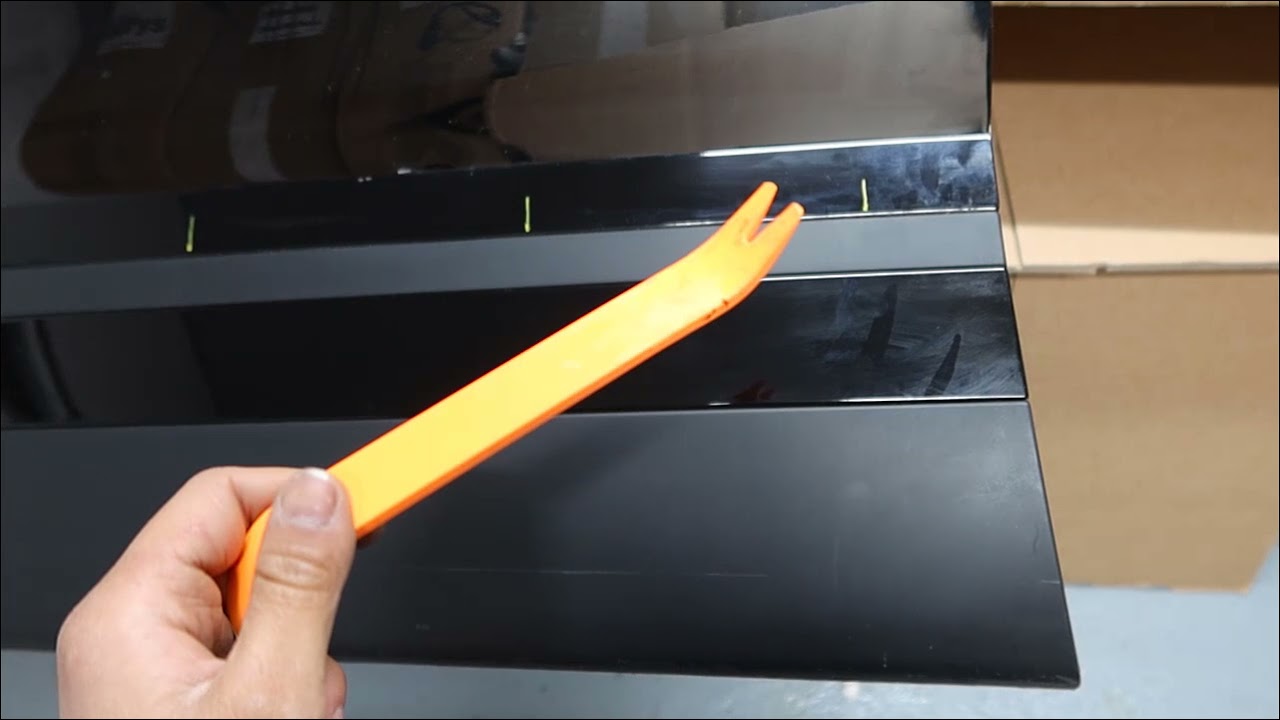 How to remove the lower plastic moulding trim door/ Lower Cladding trim of Range Rover Velar