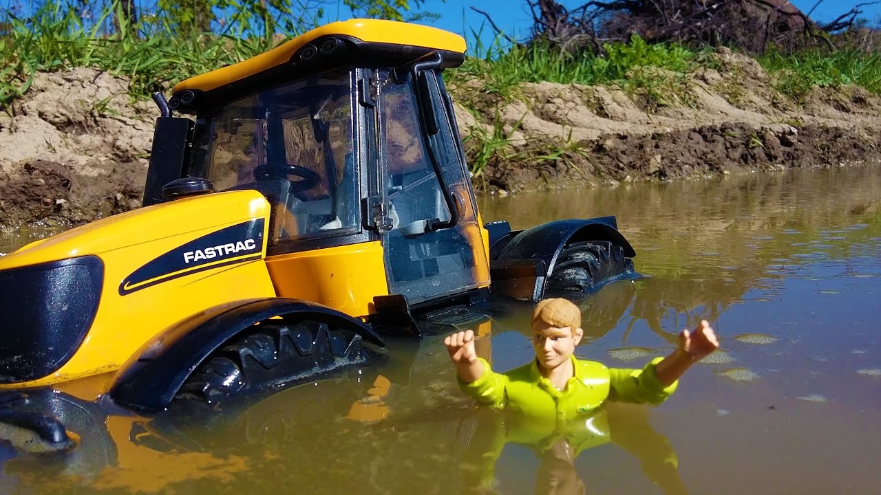 BRUDER Tractor MUD trouble! JCB Fastrac ride problems!