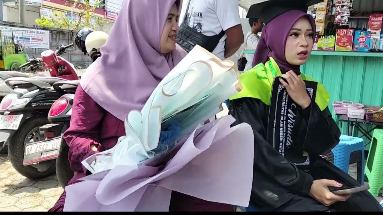 Acara wisuda Ayu Juwita Mayangsari, Spd. di UIN Mataram