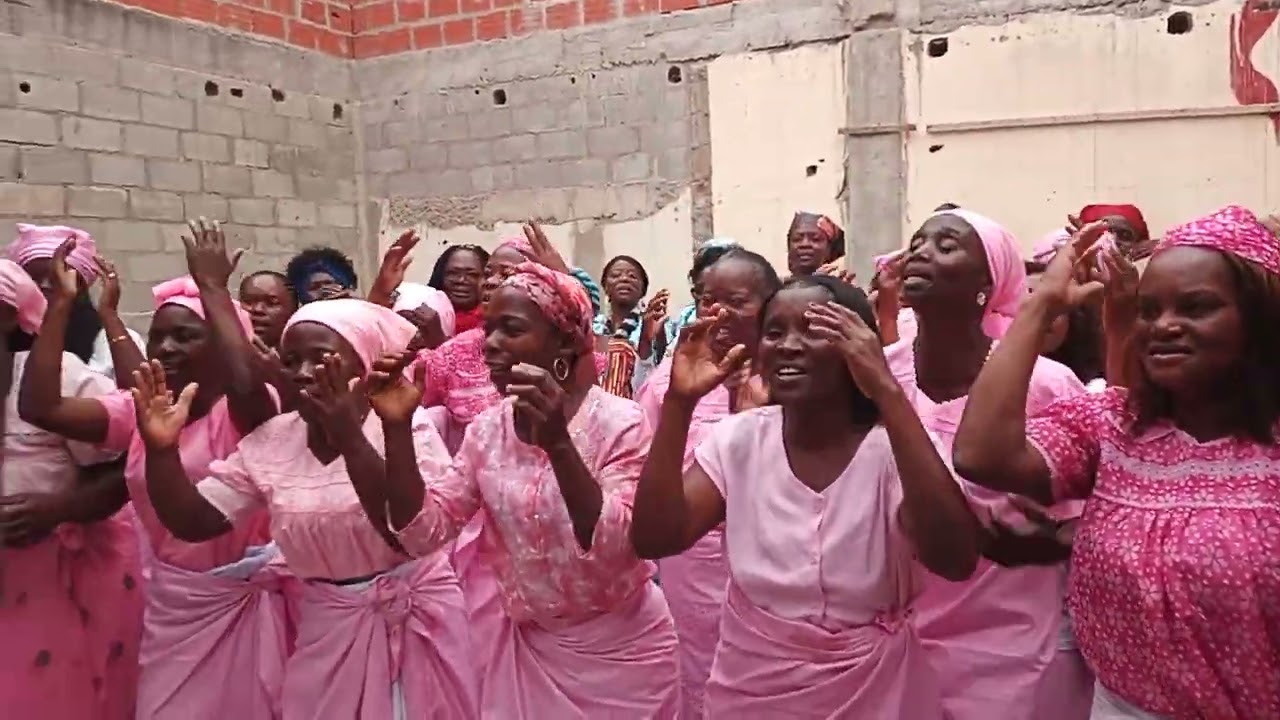 Coro da Organização de Mulheres da Igreja Metodista Unida Rev.º Ribeiro Calenge em Luanda