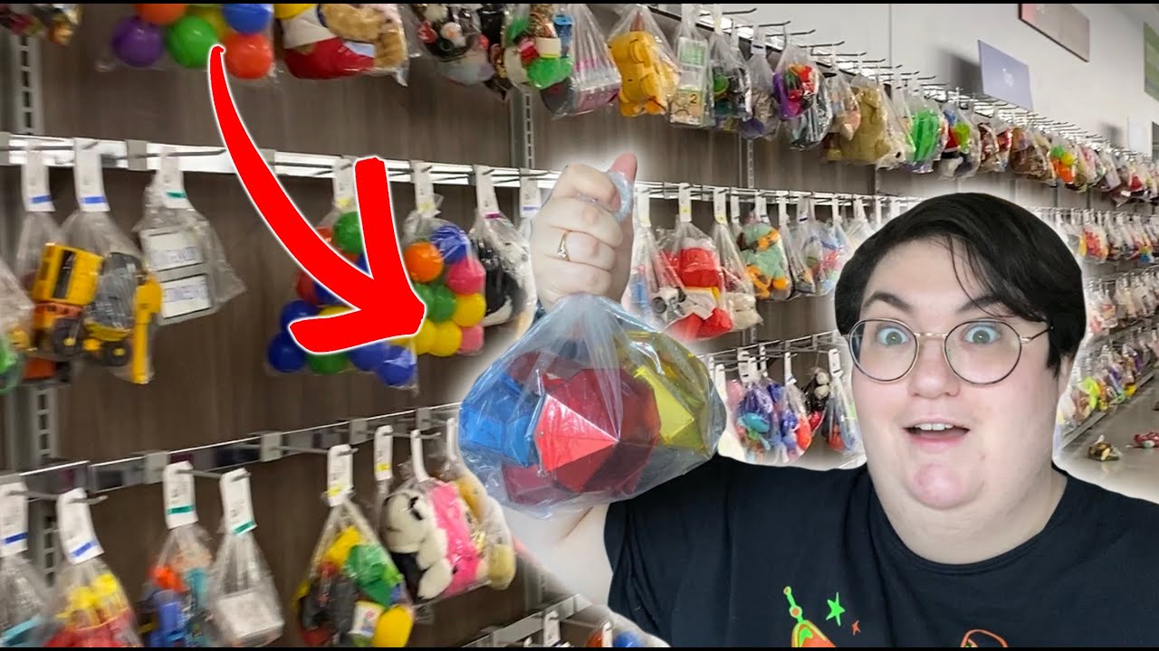 We found MYSTERY BAGS of VINTAGE GOLD at the Thrift Store! Vintage Christmas Shopping is here!