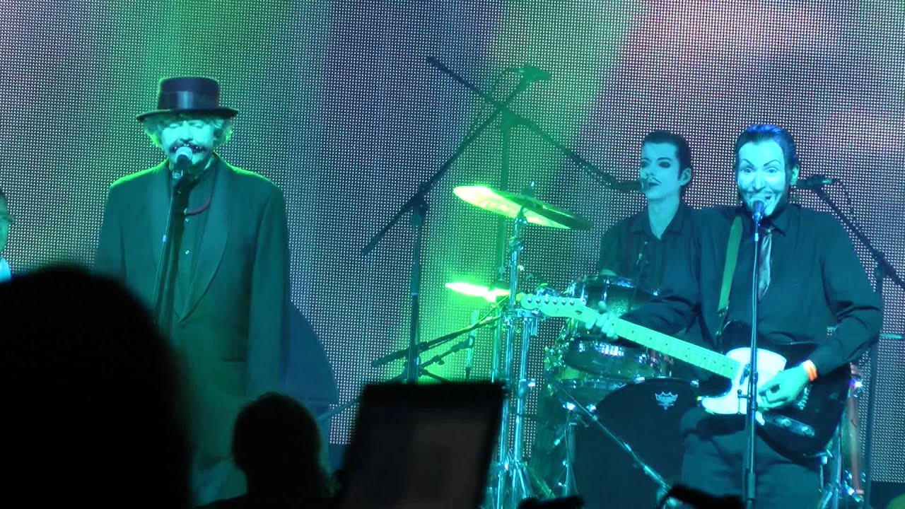 Hiperkarma feat. M&uuml;ller P&eacute;ter Szi&aacute;mi - Csak az kiab&aacute;l, aki f&eacute;l (Hiperkarma Halloween, PECSA, 2014)