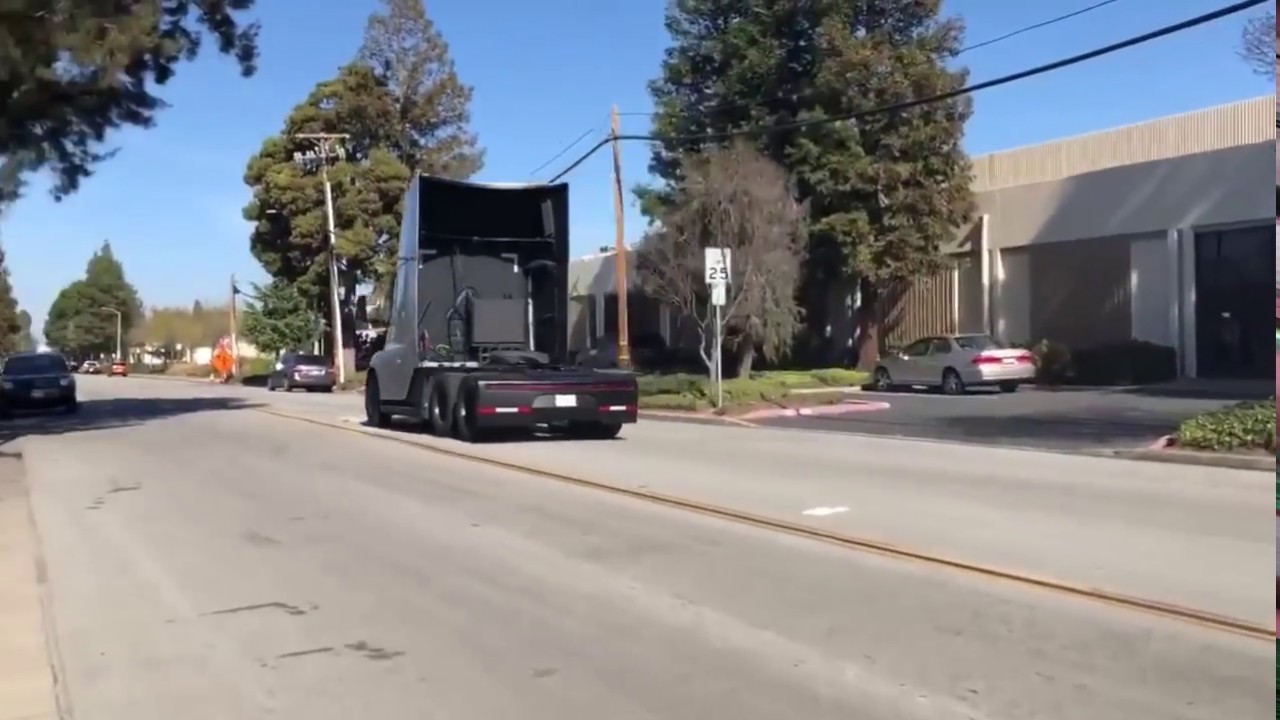 Watch Tesla Semi prototype do a ludicrous acceleration from low speed