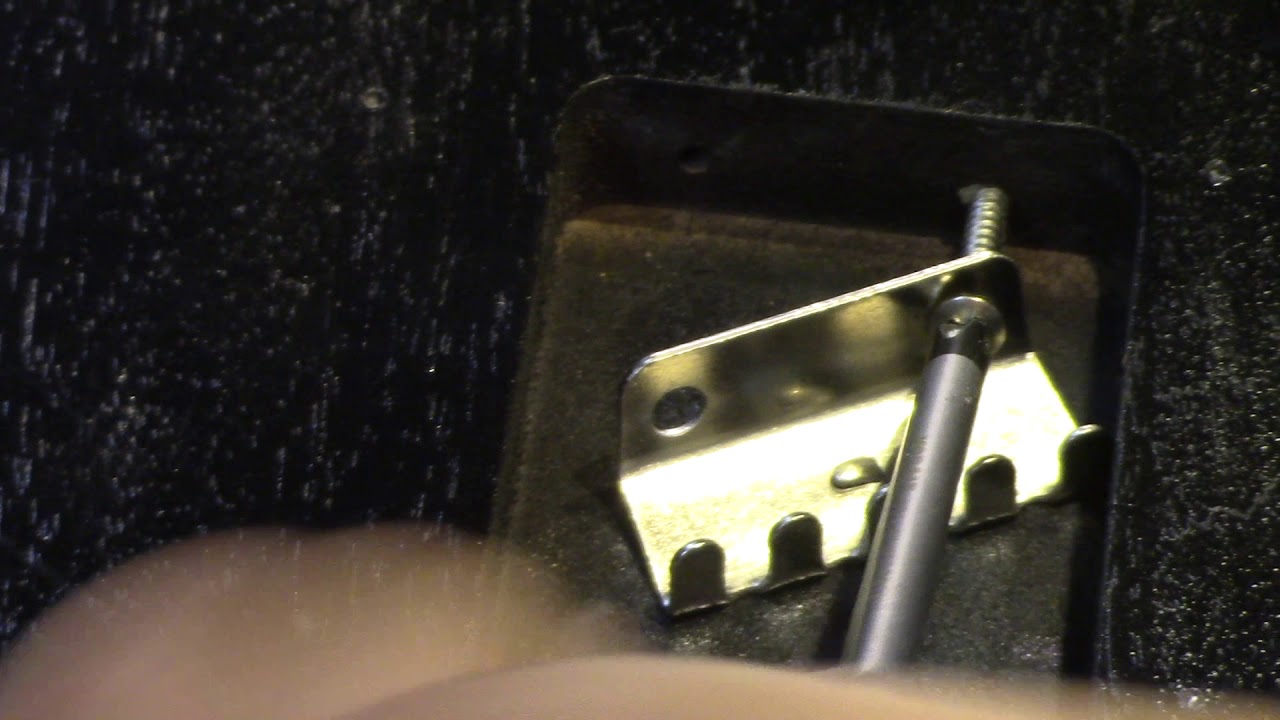 Tremolo (Vibrato) Claw Installation