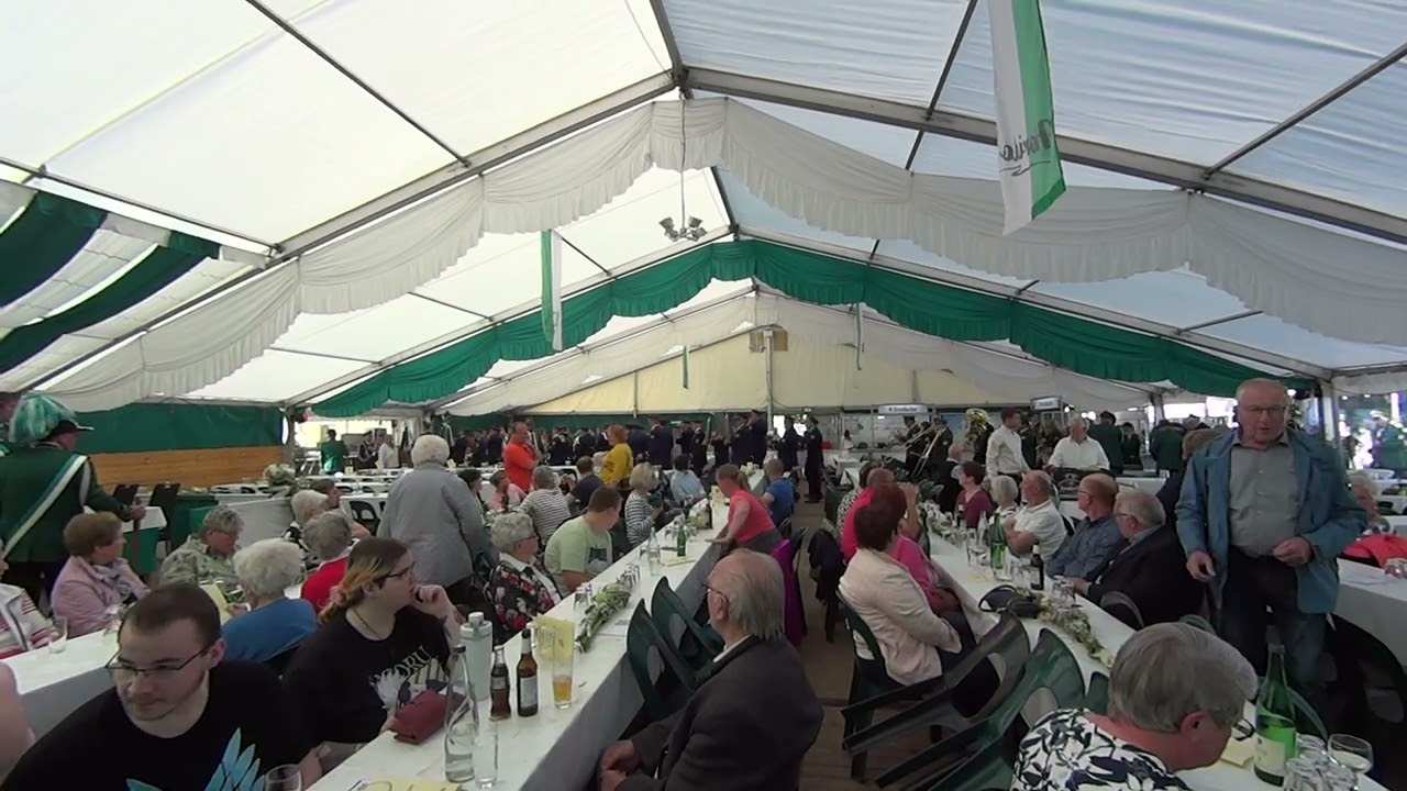 Schützen- und Heimatfest in Greffen 2023 - Einmarsch ins Festzelt