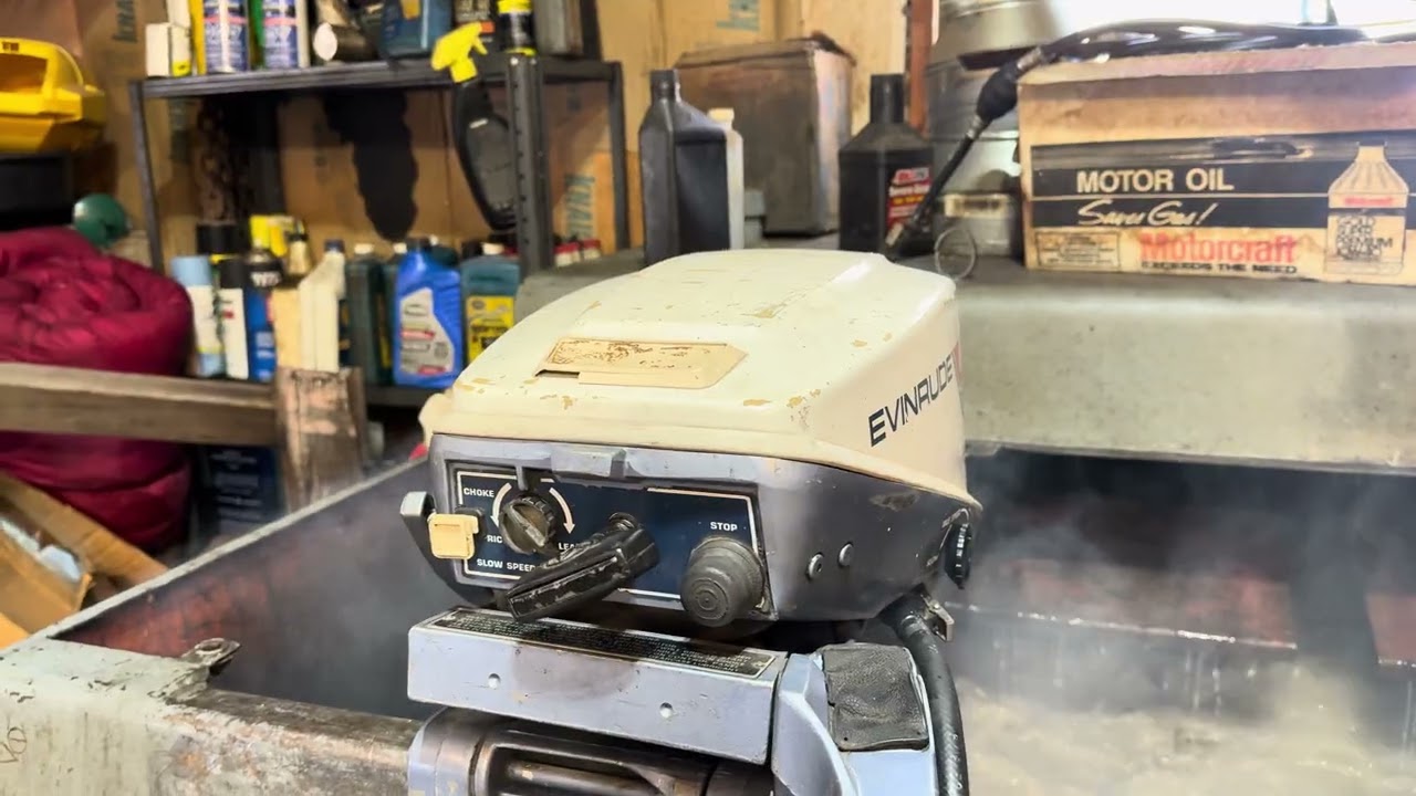 1974 Evinrude 9.9hp outboard motor tank test 