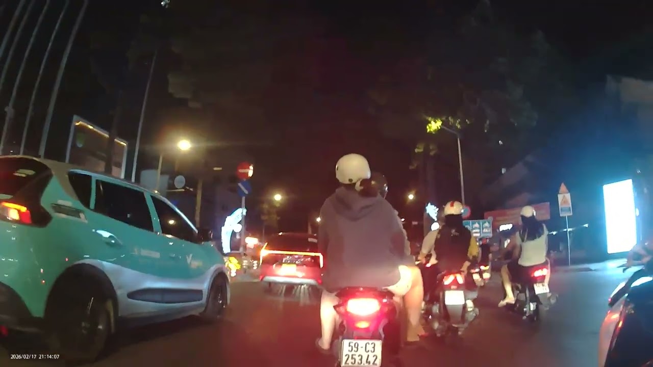 Phần 31 Tối mồng 1 Tết Bính Ngọ Cả Gia Đình Đi Metro HCM miễn phí 17/02/2026