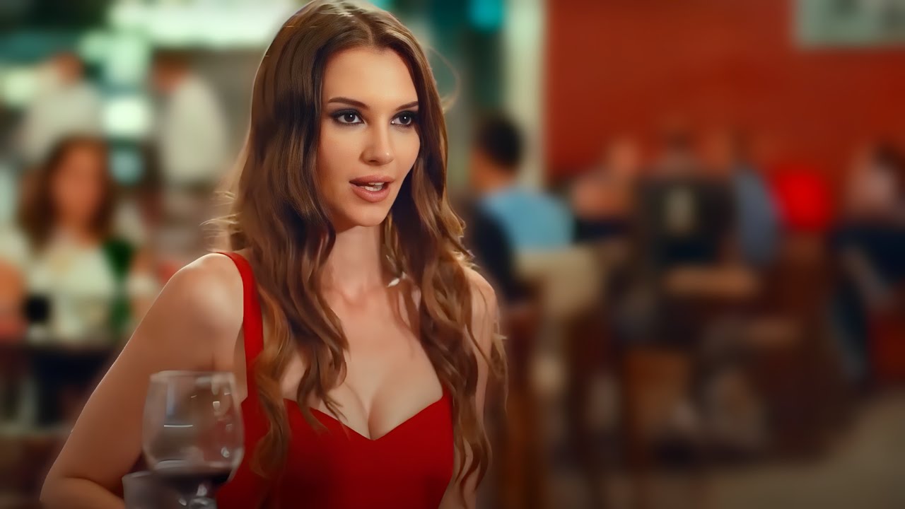 شاب غني بيعجب ببنت بتشتغل في كافيه ومن كتر جمالها بيتجوزها. لكنه بيختفي فجآه ولما بتعرف مكانه بتتصدم