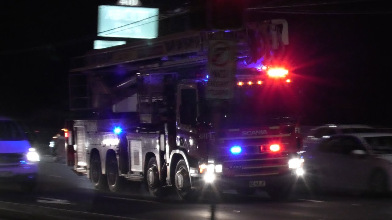 *HORN* FRNSW Ladder Platform 18 Hauling with Horn & 2x Pumps Responding