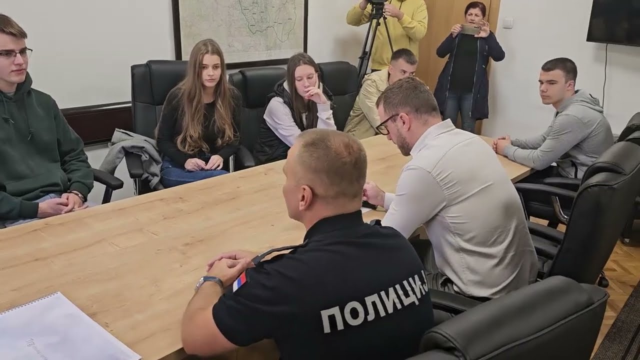 Pet učenika iz Ivanjice dobilo vaučere Akademije bezbedne vožnje NAVAK