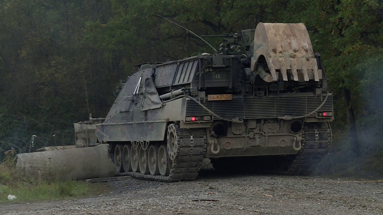 411 Pantsergeniecompagnie op oefening in Belgie