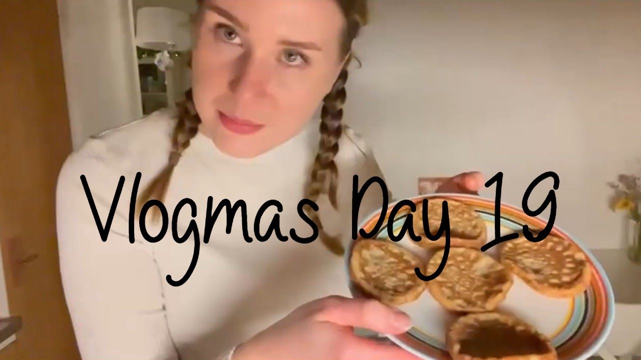 Vlogmas Day 19 | Movie review and gingerbread pancake taste test