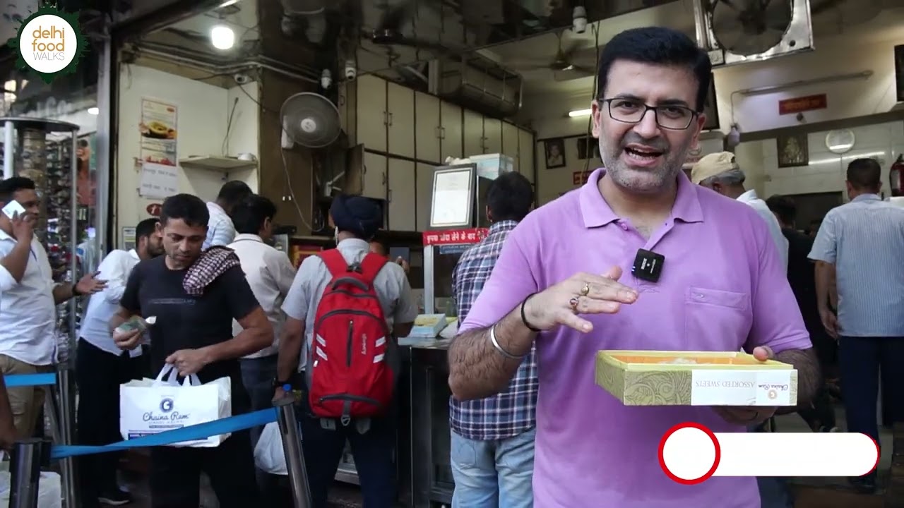Best & Delicious Ghewar in Old Delhi @ Chaina Ram Halwai I लम्बी लाइन लगती है यहाँ मिठाइयों के लिए