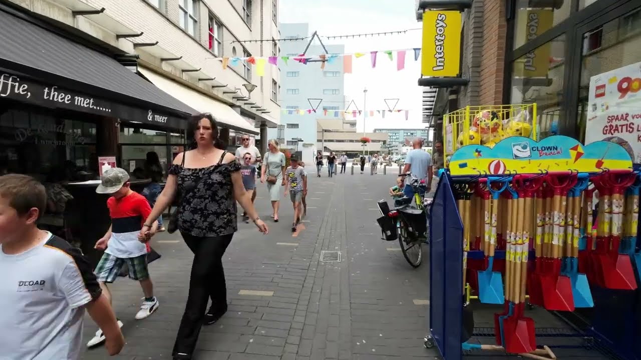 Life in Terneuzen on Saturday afternoon July 30, 2022