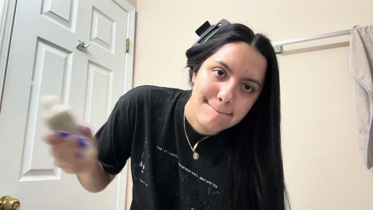 Trying Schwarzkopf Keratin Color in onyx black ￼