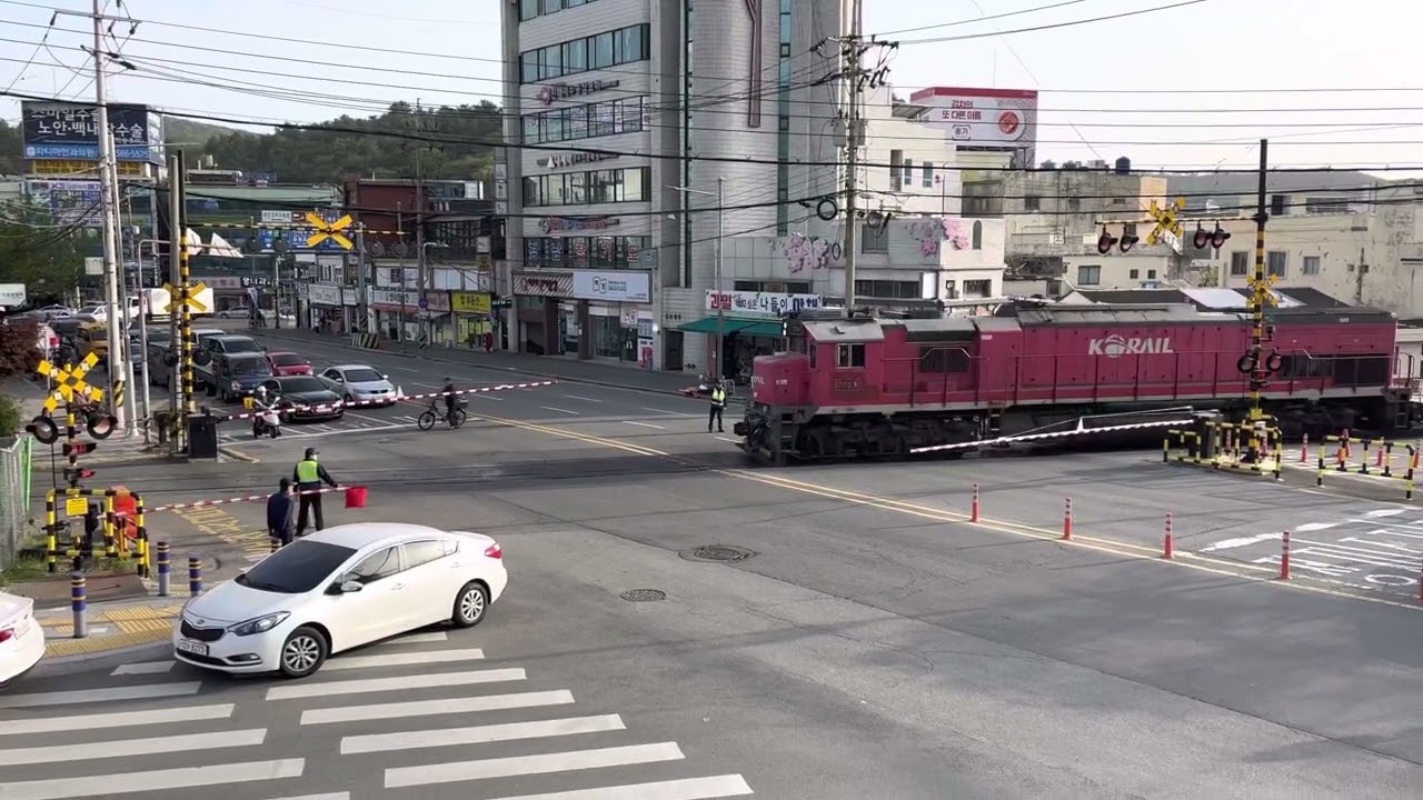 진해선 행암선 진해건널목 통과